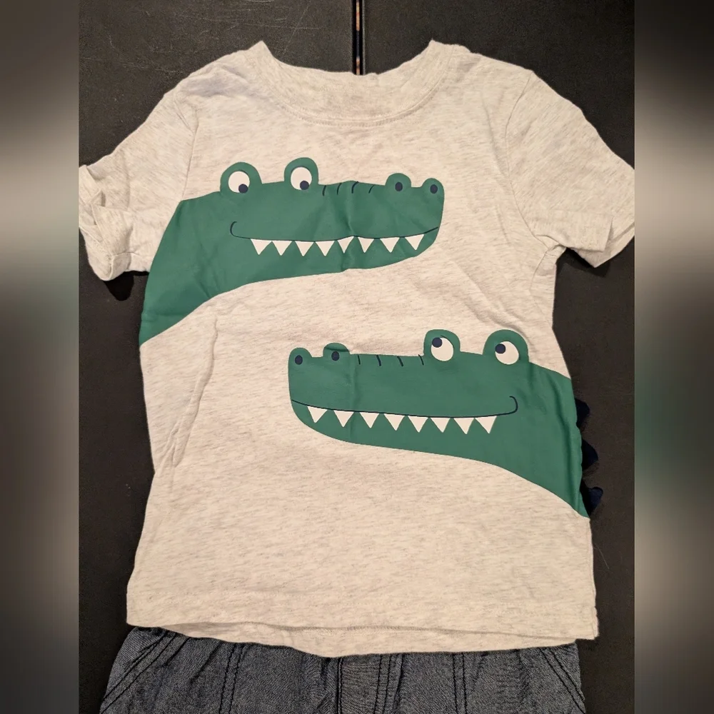 Carter's Toddler Boy 2-Piece Alligator Tee & Short Set in Size 4T